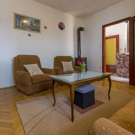 In With Two-bedrooms 1 *