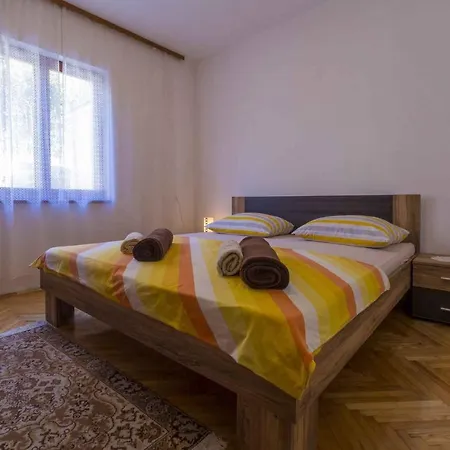 In With Two-bedrooms 1 *
