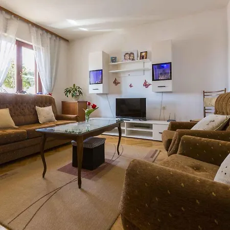 In With Two-bedrooms 1