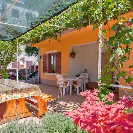 In With Two-bedrooms 1 *